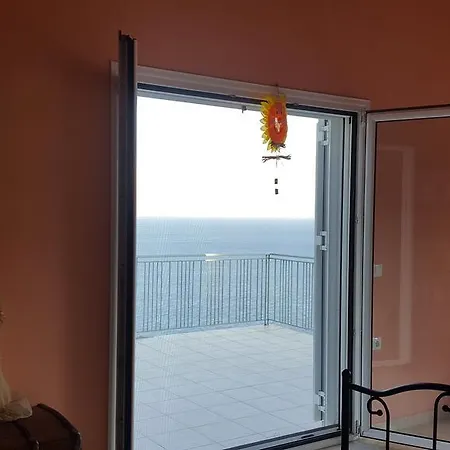Aegean Balcony Apartment Akhladheri